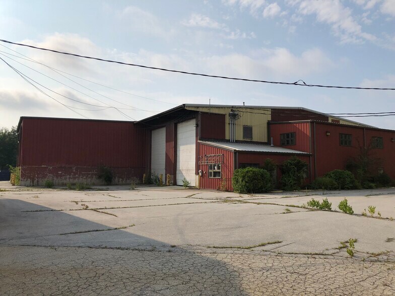 More Photos Of 18 Water Works Dr, Hooksett Warehouse For Lease