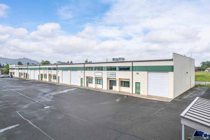 More Photos Of 4660 Main St, Springfield Light Manufacturing For Lease