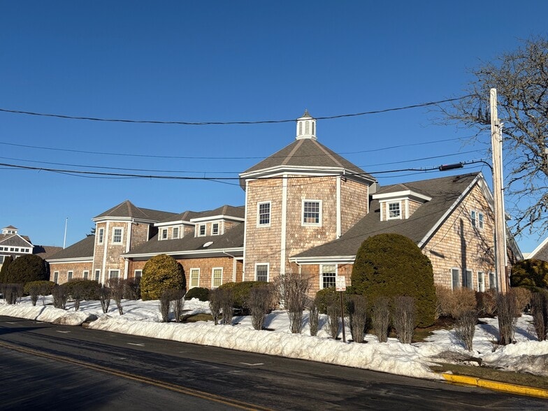 Primary Photo Of 28 Caswell St, Narragansett Medical For Sale