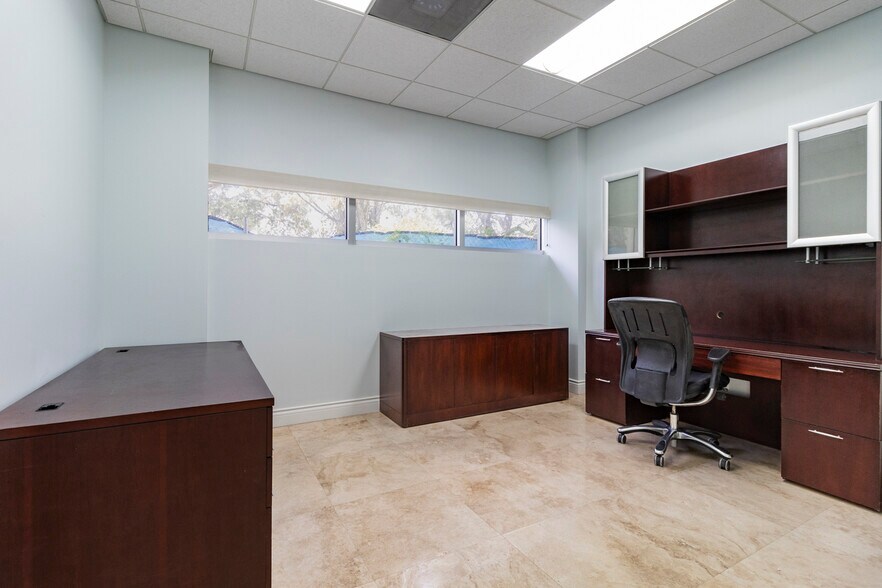 More Photos Of 6141 Sunset Dr, South Miami Medical For Lease