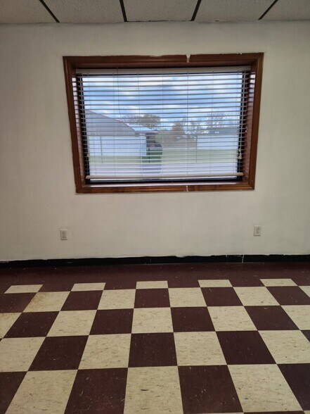 More Photos Of 813 N Broadway, Portland Self Storage For Lease