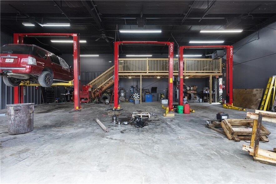 More Photos Of 3709 Pickett Rd, Saint Joseph Auto Repair For Sale