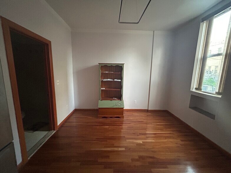 More Photos Of 590 Onderdonk Ave, Ridgewood Storefront Retail Residential For Lease