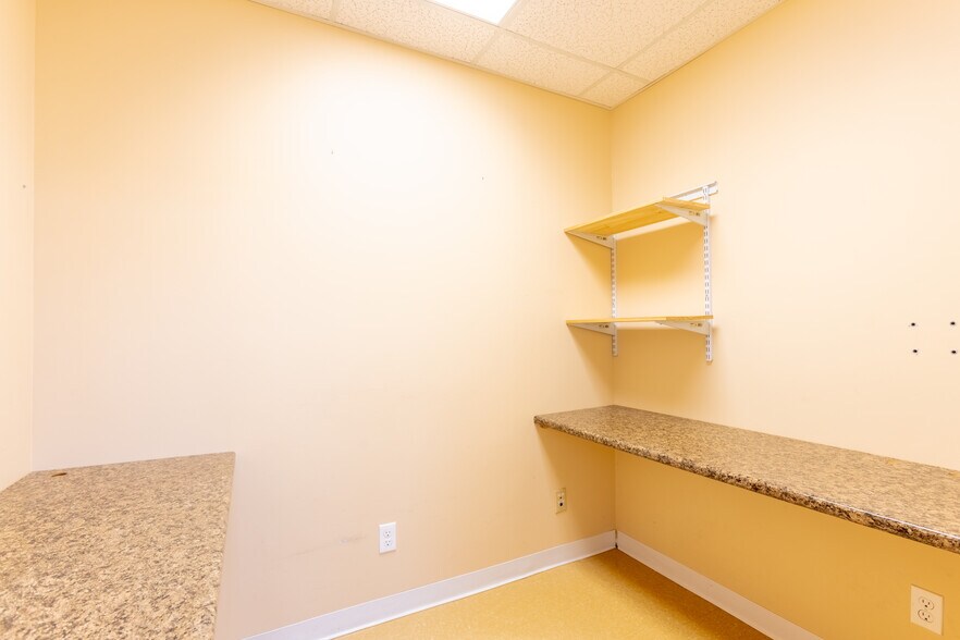 More Photos Of 100 Ridgeview Dr, Smithfield Storefront For Sale