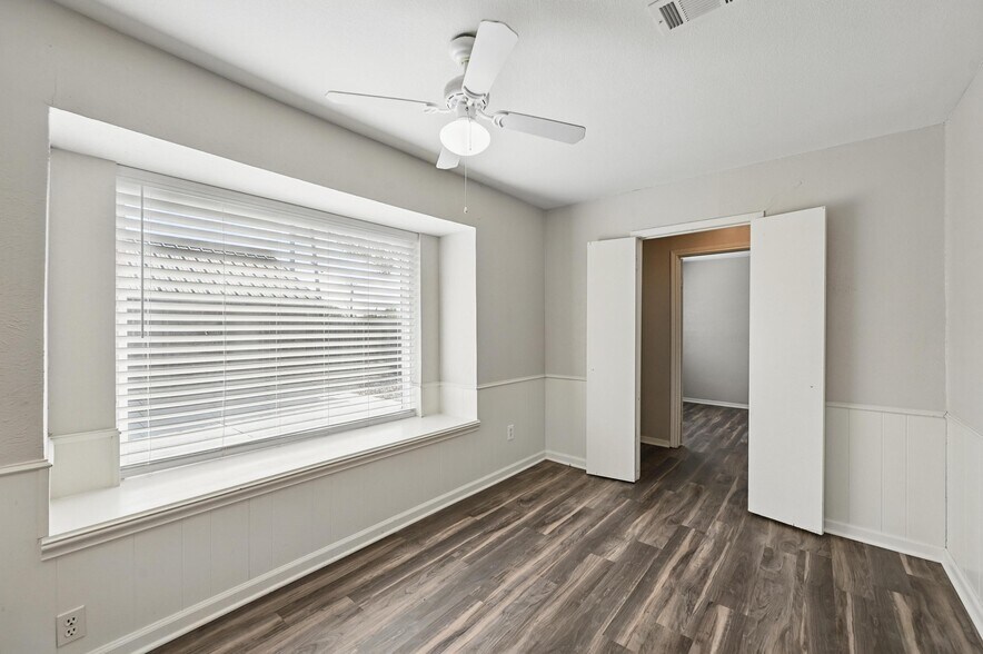 More Photos Of 300 Paul Wilson Rd, Wylie Showroom For Lease