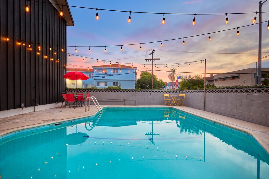 More Photos Of 204 N Manhattan Pl, Los Angeles Apartments For Sale