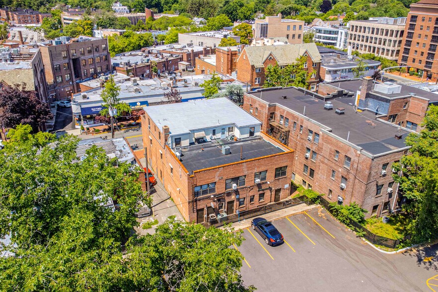 More Photos Of 5 Bond St, Great Neck Storefront Retail Office For Lease