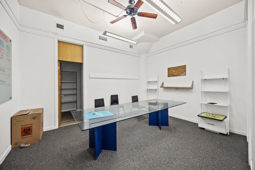 More Photos Of 222 W Ontario St, Chicago Loft Creative Space For Lease