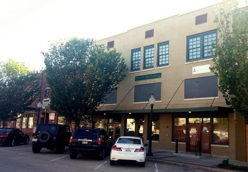 More Photos Of 208 N Bryan Ave, Bryan Office Residential For Lease