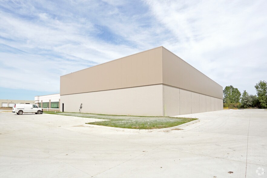 More Photos Of 13870 Cavaliere Dr, Shelby Township Manufacturing For Lease