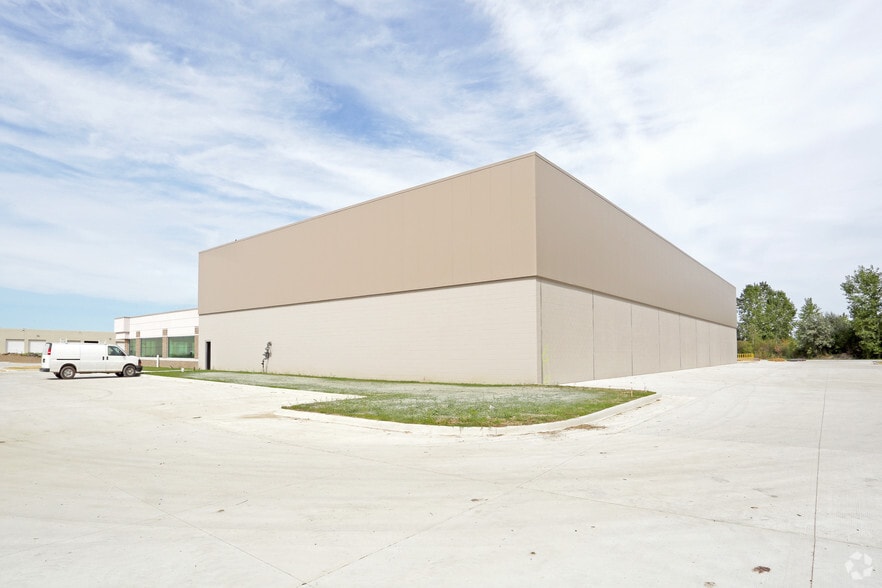 More Photos Of 13870 Cavaliere Dr, Shelby Township Manufacturing For Sale