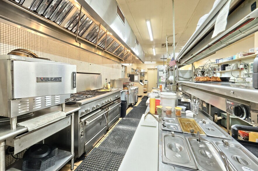 More Photos Of 1 Cherry St, Seven Valleys General Retail For Sale