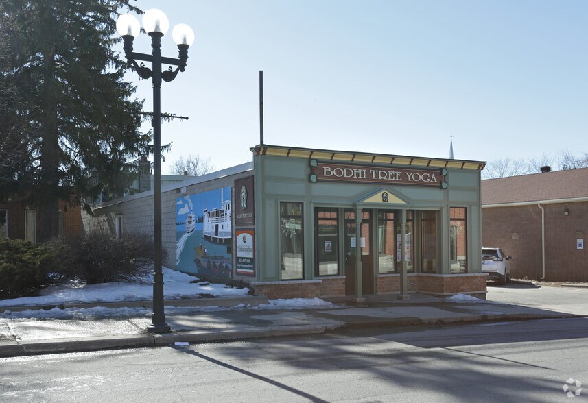 More Photos Of 28 Prescott St, North Grenville Storefront For Sale