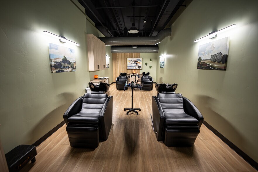 More Photos Of 1675 W Redstone Center Dr, Park City General Retail For Lease