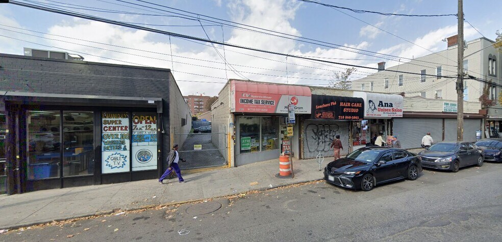 Primary Photo Of , Far Rockaway General Retail For Sale