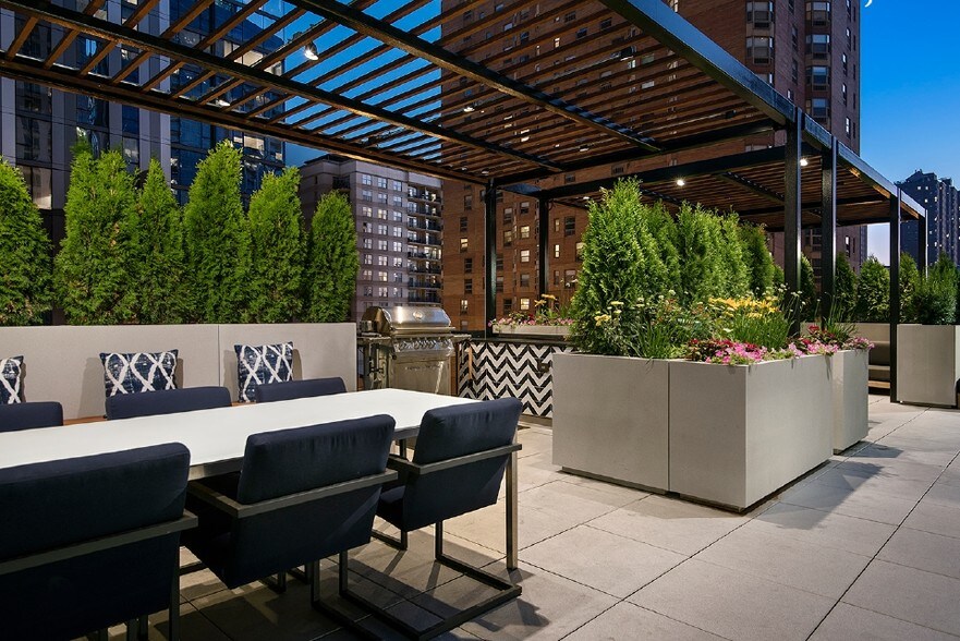 More Photos Of 1 E Delaware Pl, Chicago Apartments For Lease