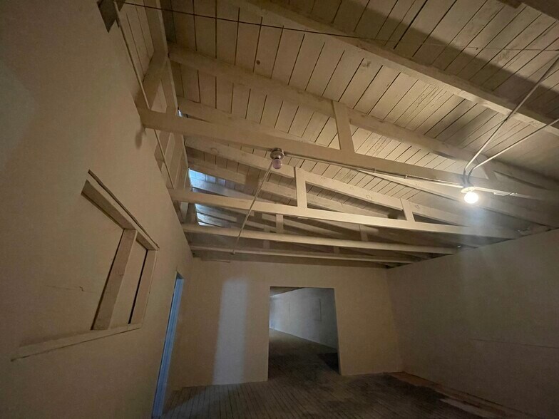 More Photos Of 323 S Fir St, Medford Warehouse For Sale