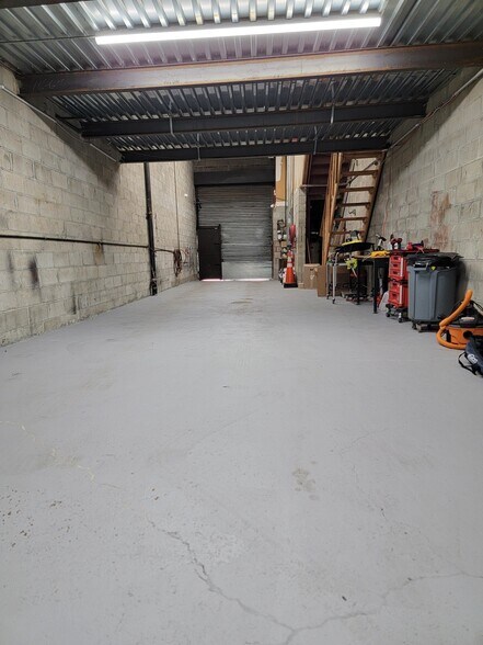 More Photos Of 251 52nd St, Brooklyn Warehouse For Lease