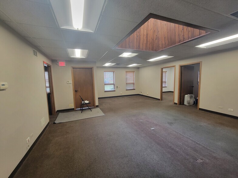 More Photos Of 290 Telser Rd, Lake Zurich Warehouse For Lease