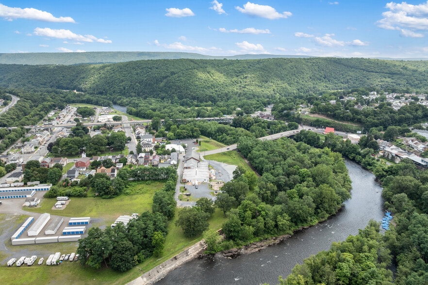 More Photos Of 500 Bridge St, Weissport Restaurant For Sale