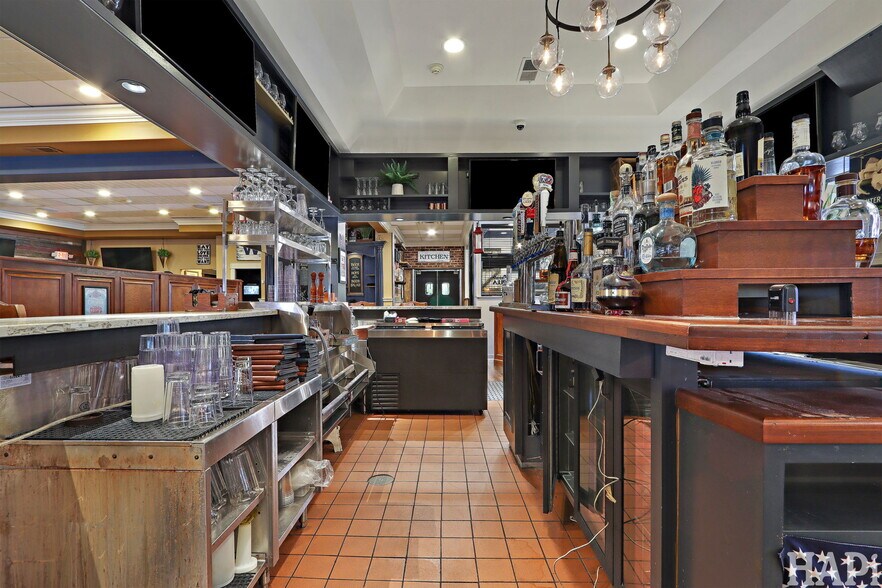 More Photos Of 10 W Grand Ave, Lake Villa Restaurant For Sale