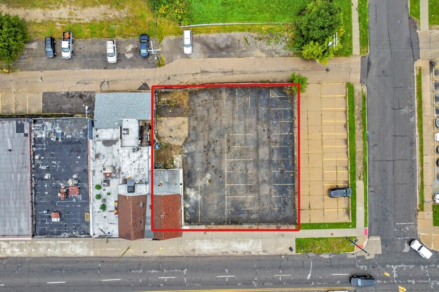 More Photos Of 19424 W Warren Ave, Detroit Storefront For Sale
