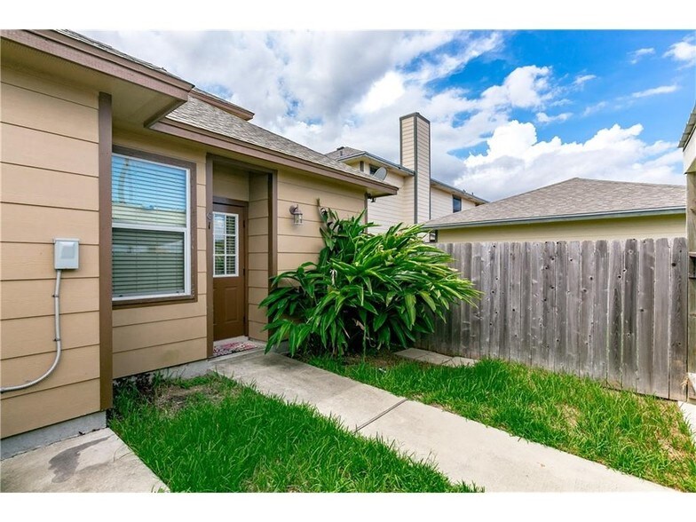 More Photos Of 7252 Mansions Dr, Corpus Christi Apartments For Sale