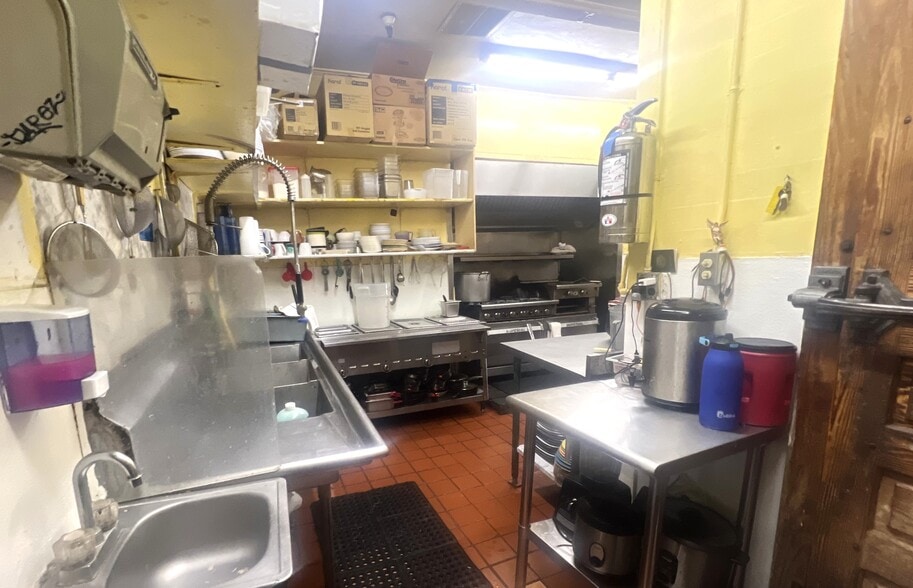 More Photos Of 1260 Main St, Watsonville Unknown For Lease