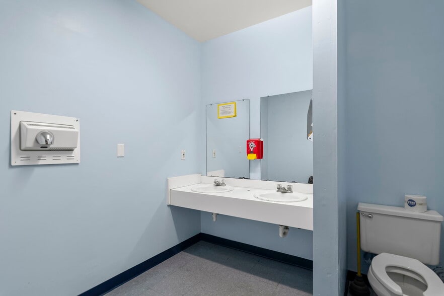 More Photos Of 805 Chatham Rd, Springfield Schools For Sale