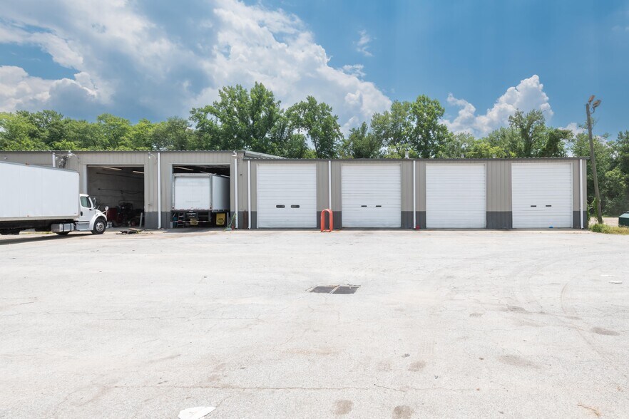 More Photos Of 2647 Moreland Ave, Atlanta Truck Terminal For Lease