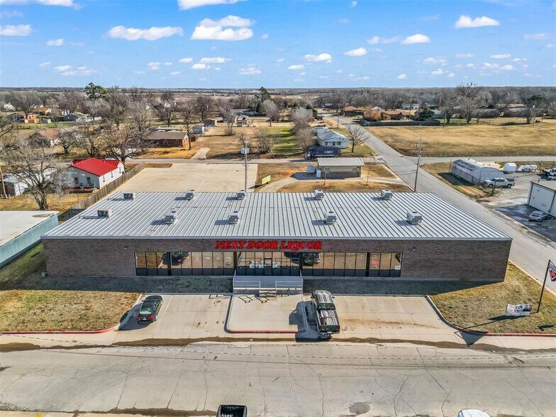 Primary Photo Of 1523 Stewart Dr, Chickasha Convenience Store For Sale