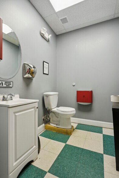 More Photos Of 1710 W Passyunk Ave, Philadelphia Flex For Lease