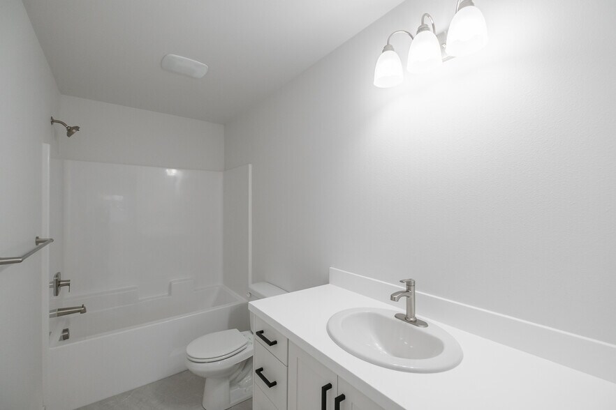 More Photos Of 37731 Rolltide Dr, Lebanon Apartments For Sale