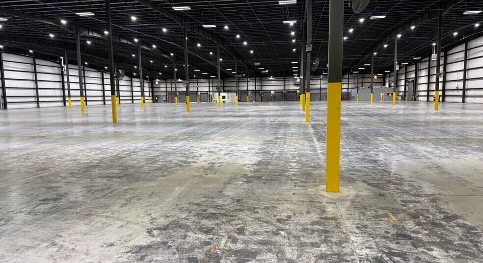 More Photos Of 108 Textile Dr, Martinsville Warehouse For Lease
