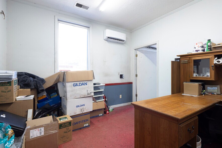 More Photos Of 508 Travis Ave, Saluda Auto Repair For Sale