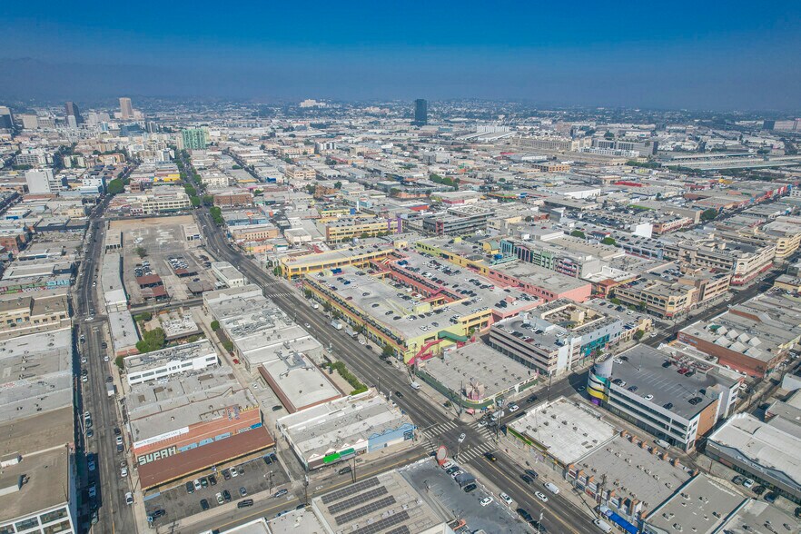 More Photos Of 1100 S San Pedro St, Los Angeles Storefront For Sale