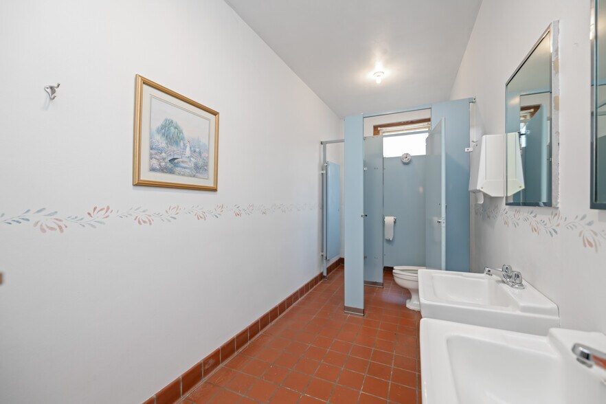 More Photos Of 2889 Culver rd, Rochester Specialty For Sale