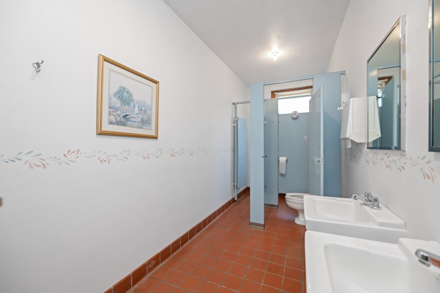 More Photos Of 2889 Culver rd, Rochester Specialty For Sale