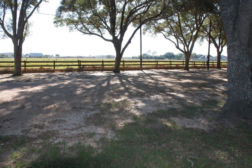 More Photos Of 16607 Mueschke Rd, Cypress Office Residential For Sale