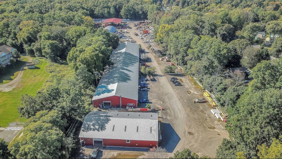 More Photos Of 15-45 Ocallaghan Ln, Red Hook Warehouse For Lease