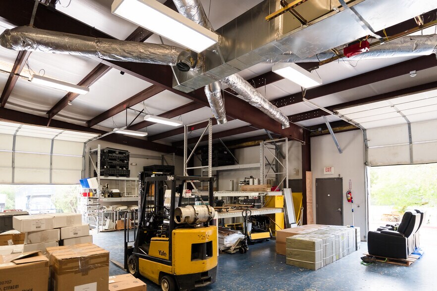 More Photos Of 2001 Windy Ter, Cedar Park Light Distribution For Sale