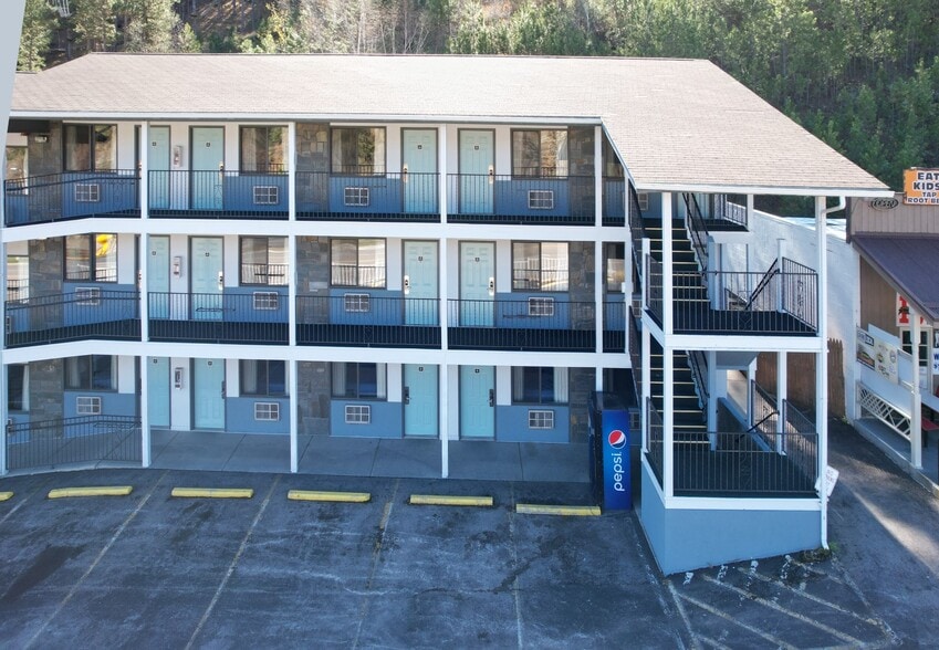 More Photos Of 702 Highway 16a, Keystone Hotel For Sale