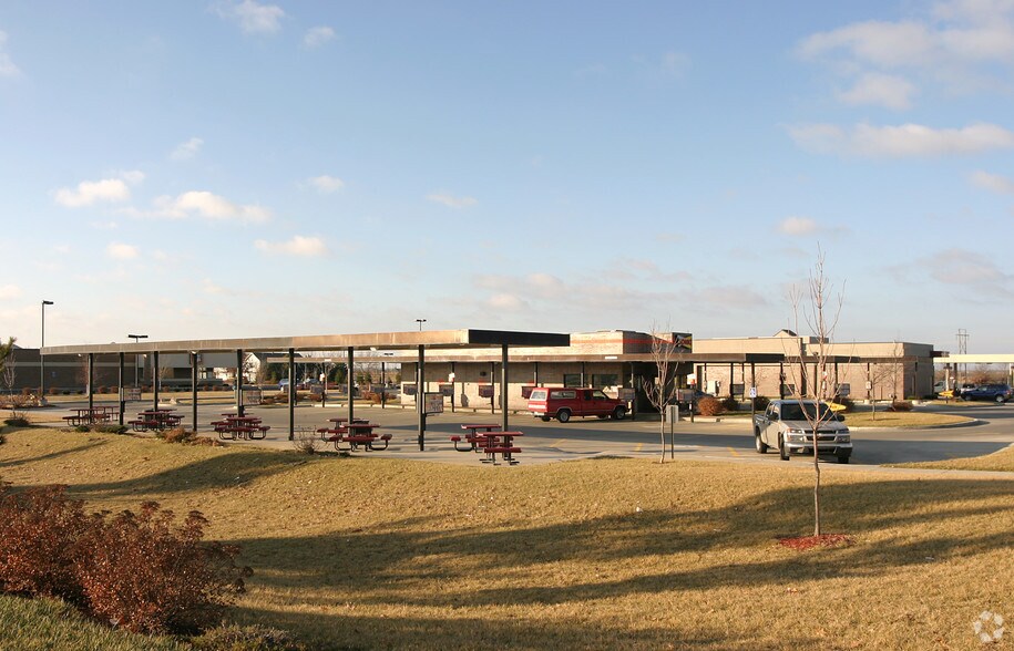 Primary Photo Of 15745 W 87th Street Pky, Lenexa Freestanding For Sale