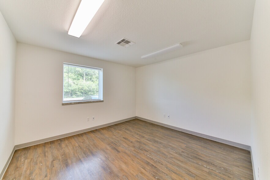 More Photos Of 423 S 8th St, La Porte Distribution For Lease