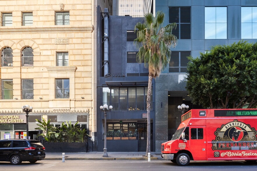 More Photos Of 655 S Hope St, Los Angeles Apartments For Lease