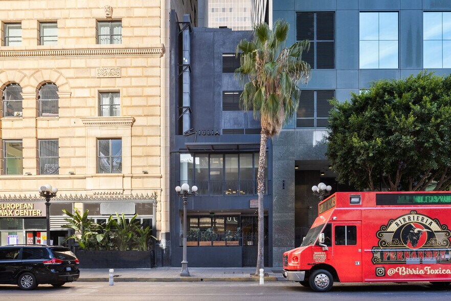 More Photos Of 701 W 7th St, Los Angeles Apartments For Lease