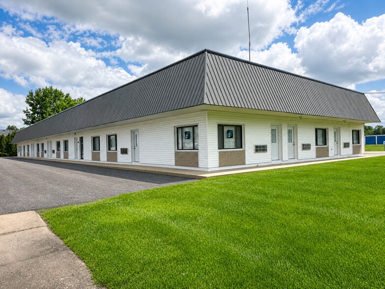 More Photos Of 900 Christopher Ln, Springfield Storefront Retail Office For Lease