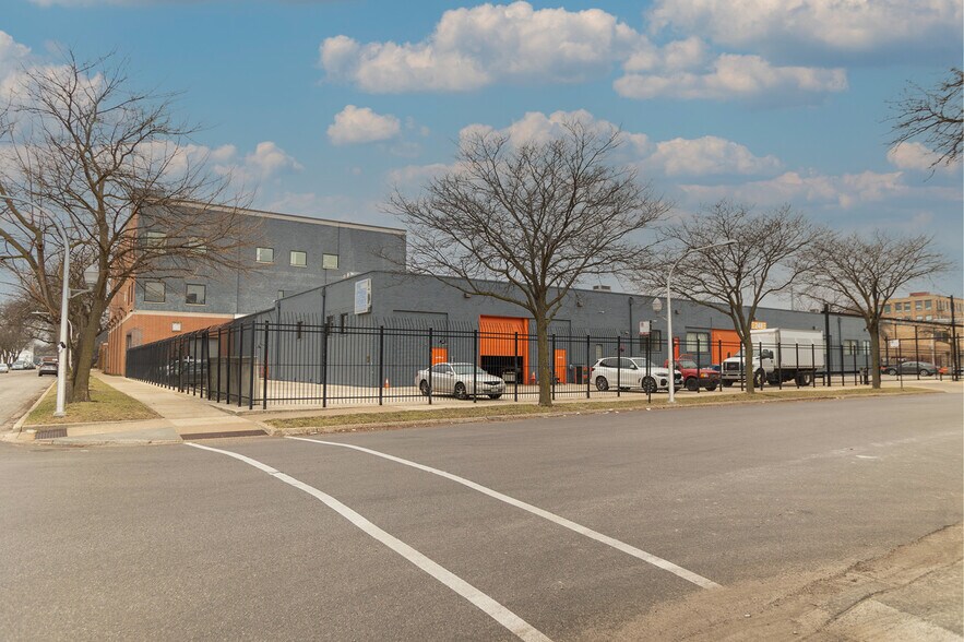 Primary Photo Of 248 N Leavitt St, Chicago Loft Creative Space For Lease