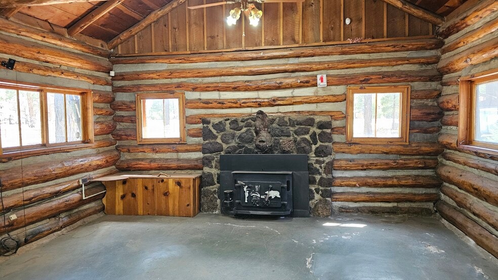 More Photos Of 182 White Mountain blvd, Lakeside General Retail For Sale