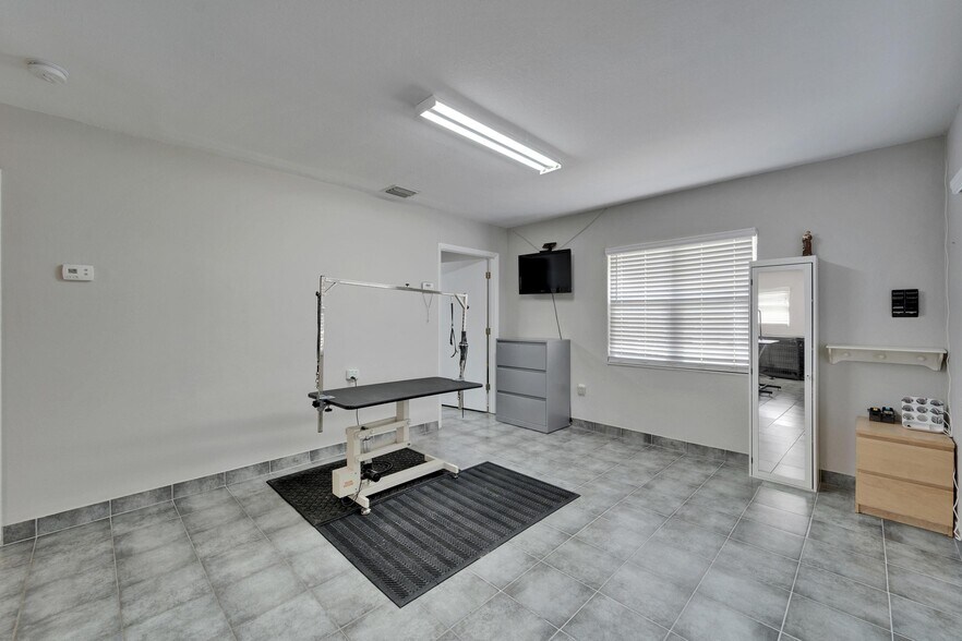 More Photos Of 126 Ridgewood Ave, Brandon Office Residential For Sale